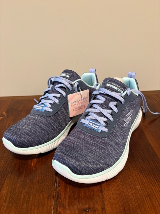 Skechers Shoes - NWT Skechers Flex Appeal Women’s Modern Times Sneakers Size 8